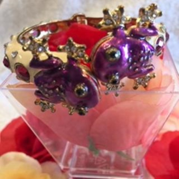 VERY CUTE PURPLE EMBELLISHED FROG HINGE BRACELET - Picture 2 of 5